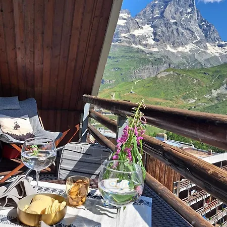 Cosy Ski-in Ski-out With Matterhorn Views Apartment